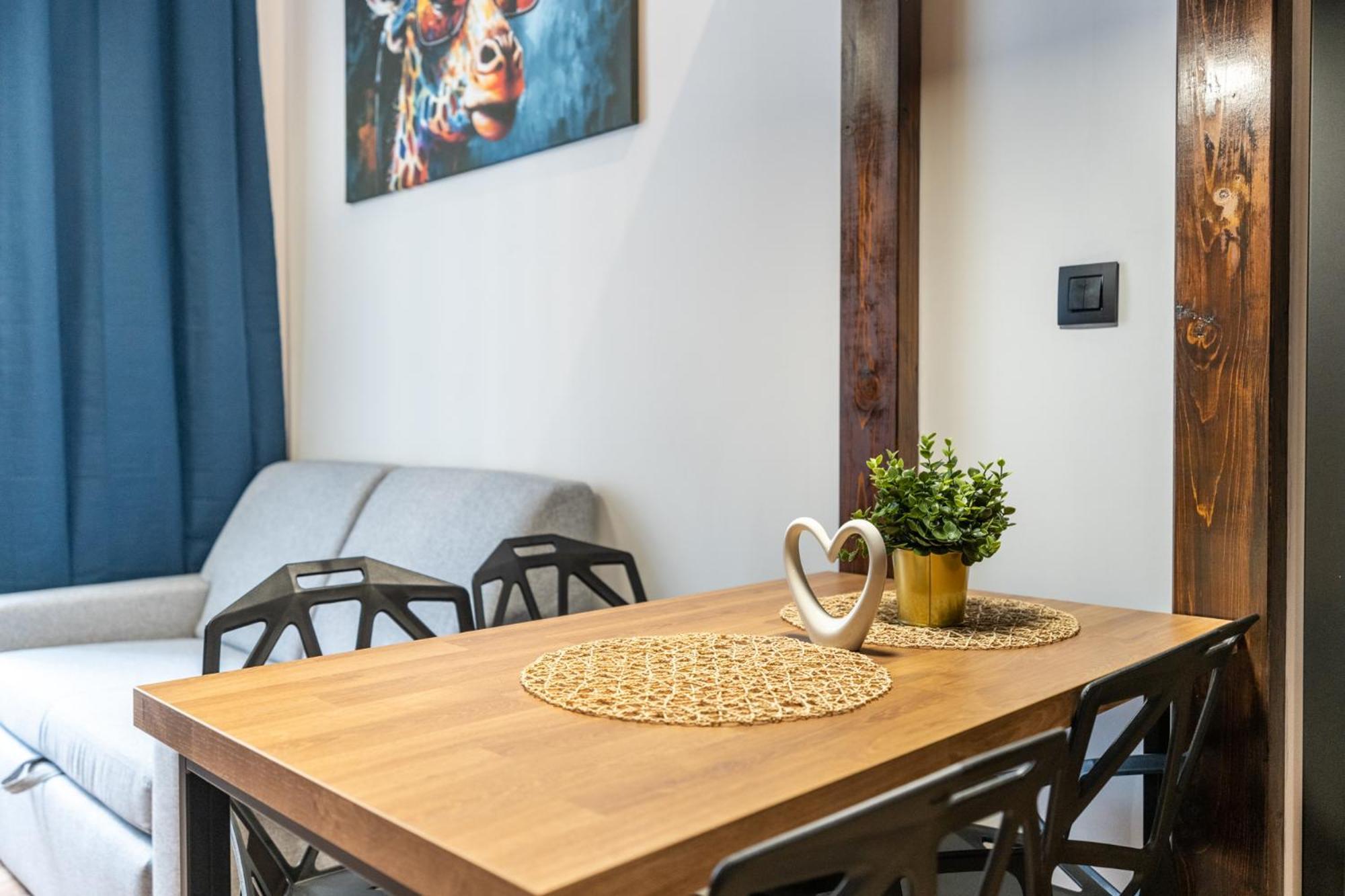 Zwirki I Wigury Apartment *